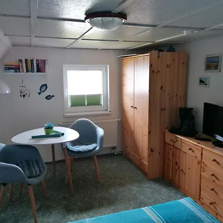 بيت للعطل Karl Heinz Striesow *