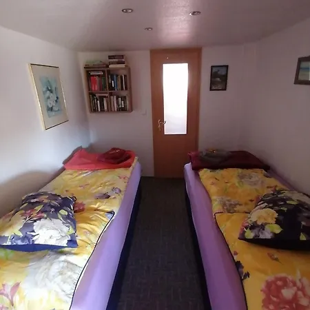 بيت للعطل Karl Heinz Striesow *